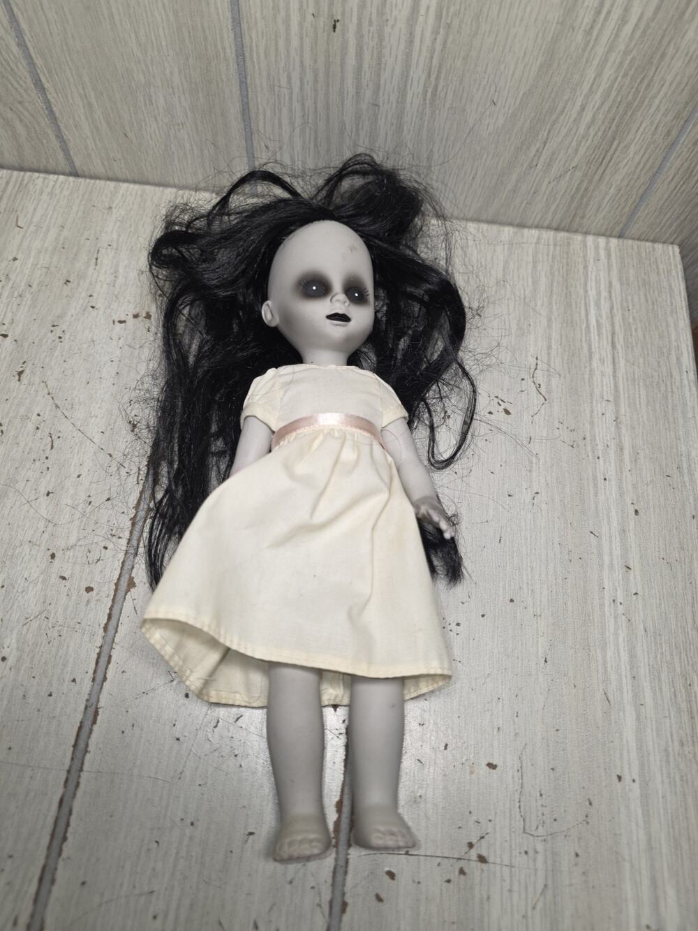 Vtg Mezco Toys Living Dead Doll The Lost Series 8 White Dress Variant Horror